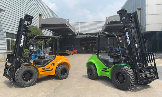 3000kg-5000kg 4wd 거친 지형 포크리프트 오프로드 포크리프트 승용차